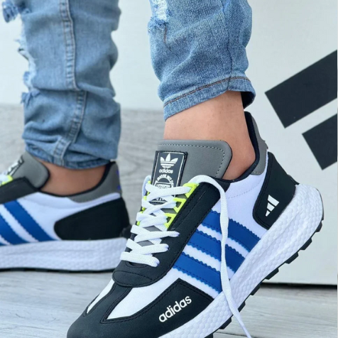New sports running shoes